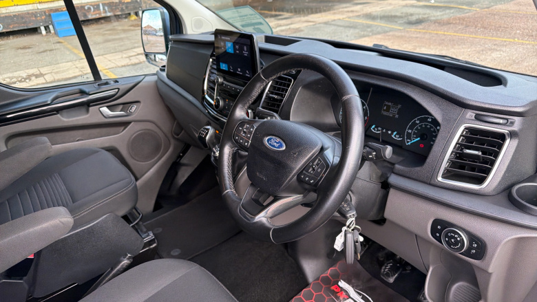 Ford Transit Custom 300 L2 Diesel Fwd 2.0 EcoBlue 130ps Low Roof D/Cab Limited Van